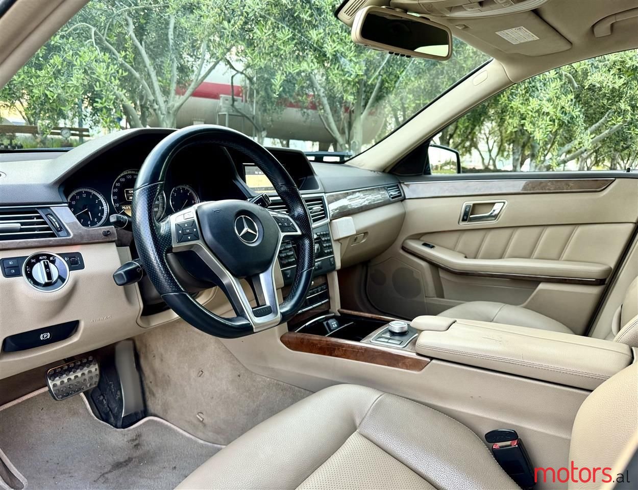 2012' Mercedes-Benz E 350 photo #3