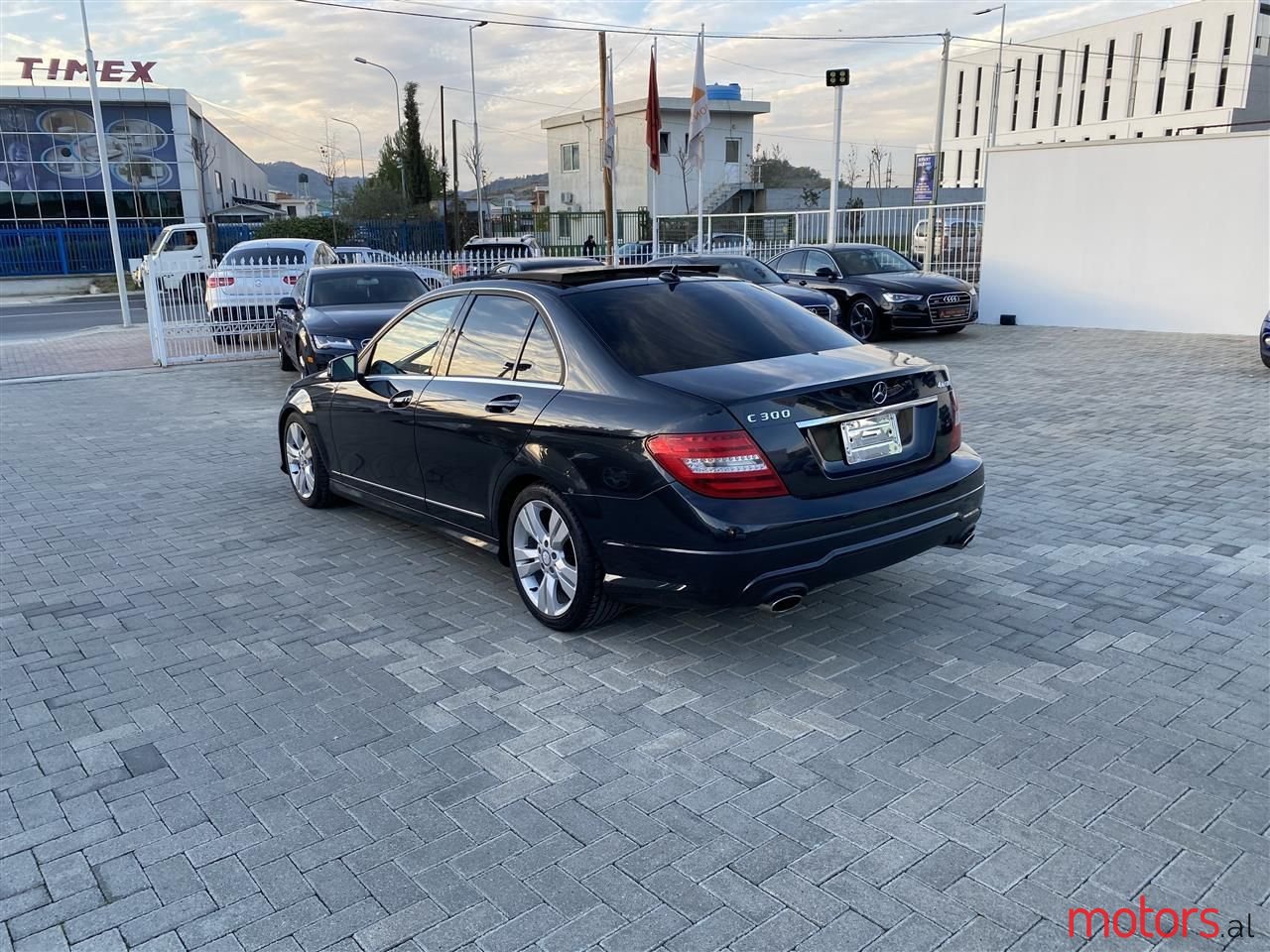 2012' Mercedes-Benz C 300 photo #4