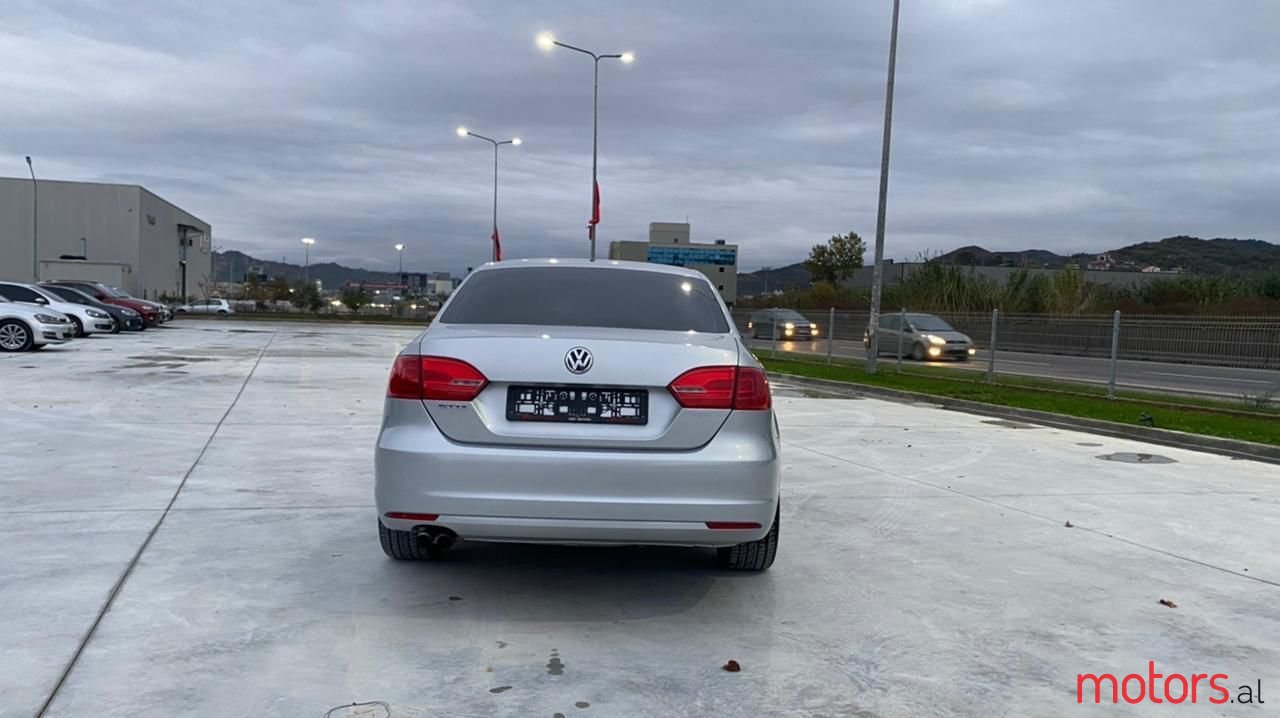 2012' Volkswagen Jetta photo #3