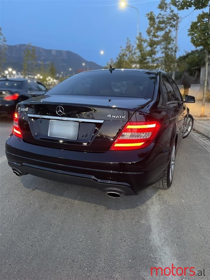 2012' Mercedes-Benz 300 photo #3