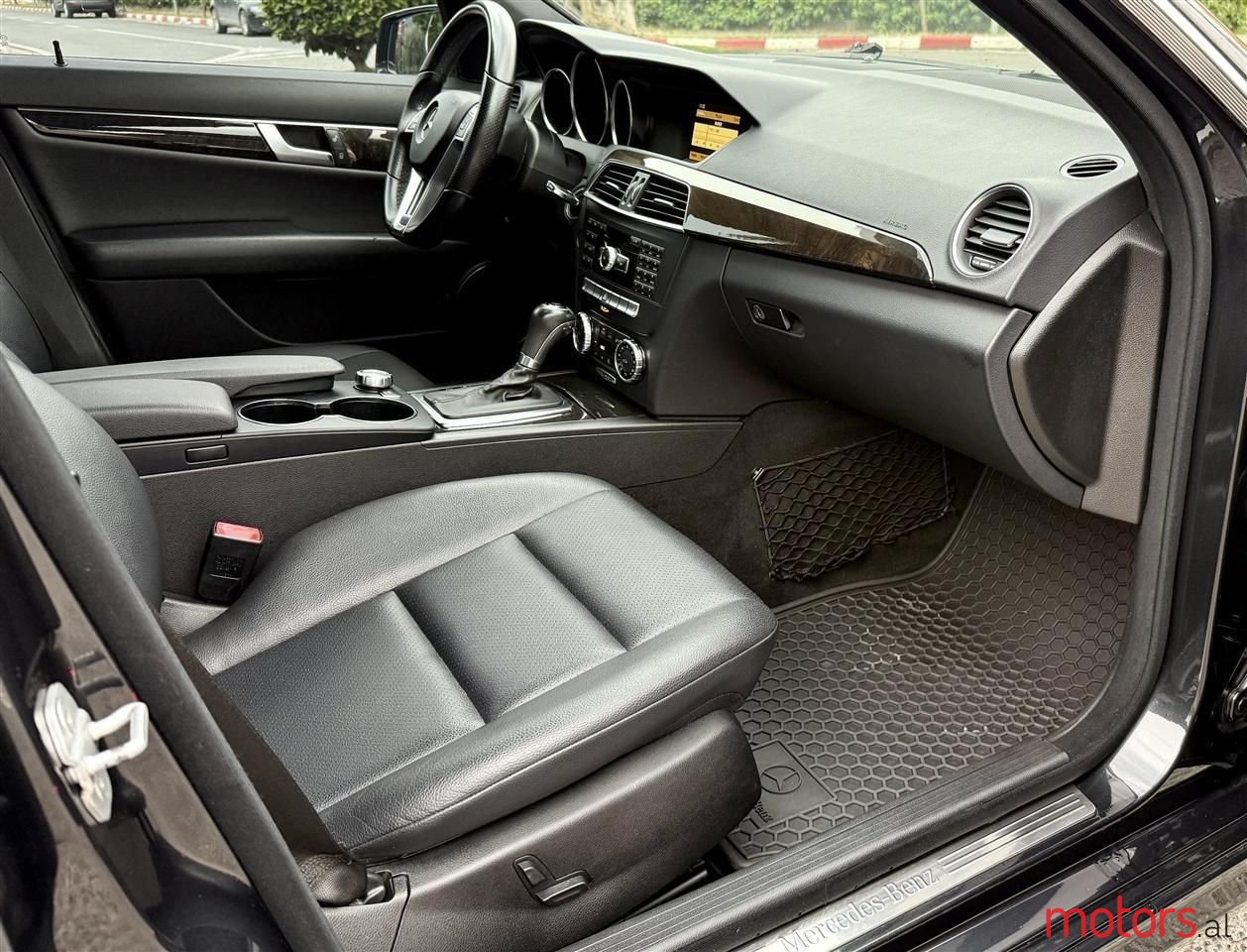 2012' Mercedes-Benz C 250 photo #5