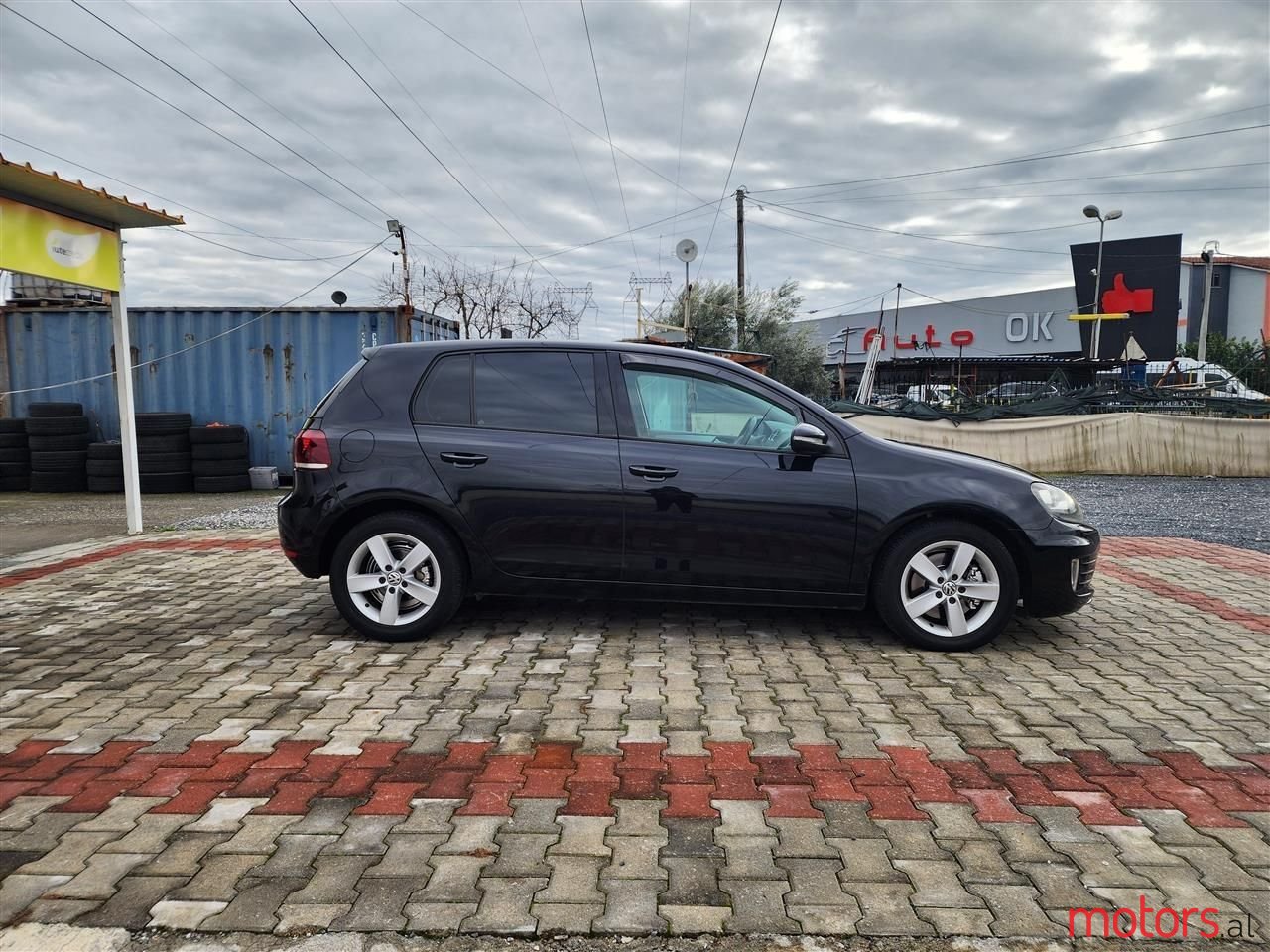 2011' Volkswagen Golf photo #4