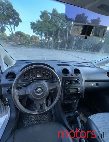 2011' Volkswagen Caddy photo #2