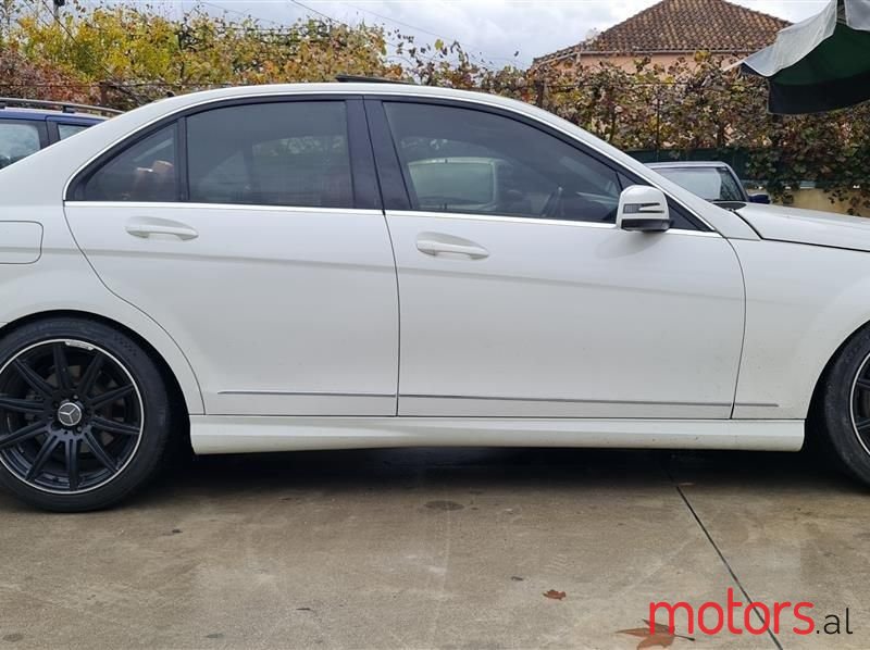 2012' Mercedes-Benz C 300 photo #3