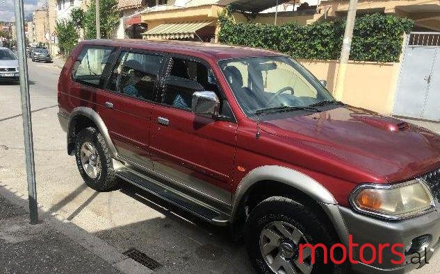 2000' Mitsubishi Pajero photo #1