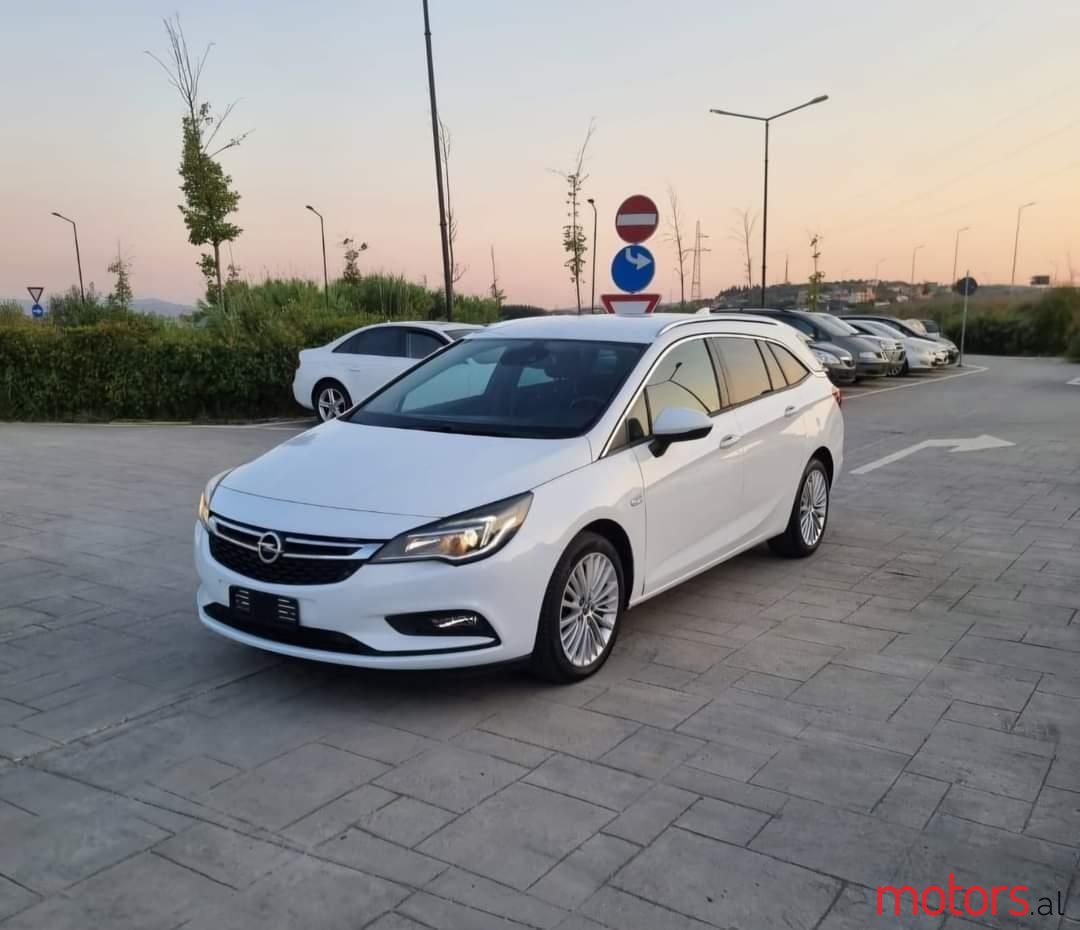 2017' Opel Astra photo #4