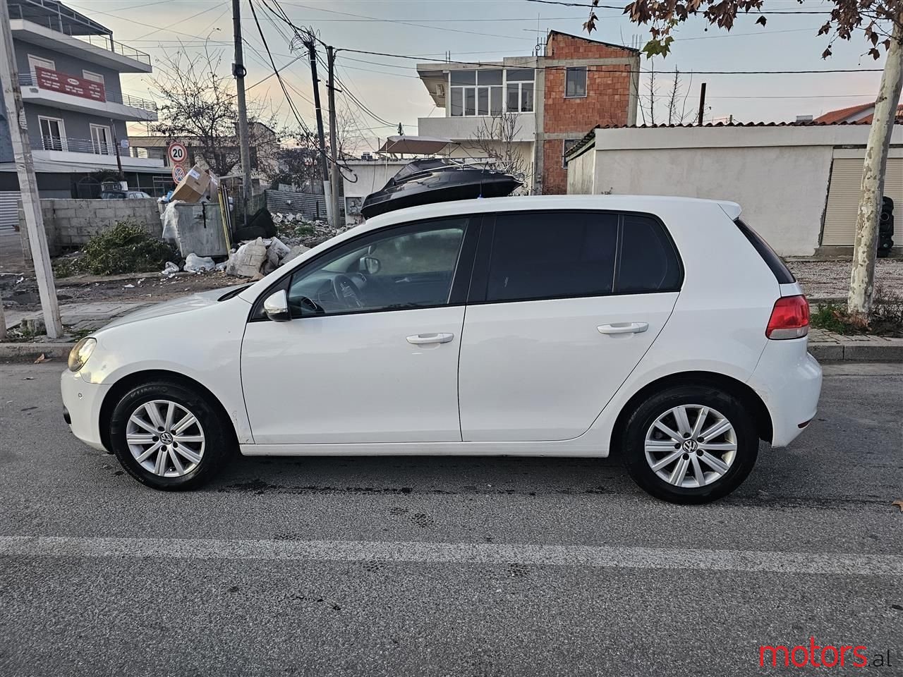 2011' Volkswagen Golf photo #1