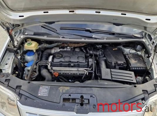 2009' Volkswagen Caddy photo #2