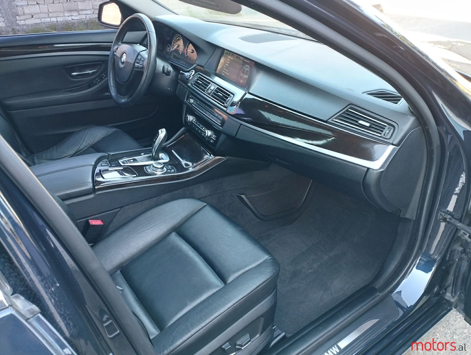 2012' BMW 520 photo #5