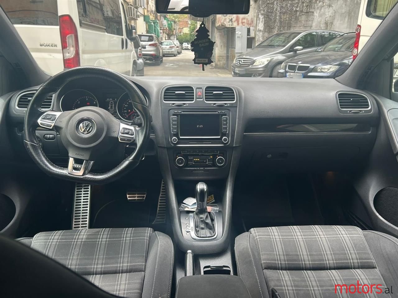 2013' Volkswagen Golf photo #2