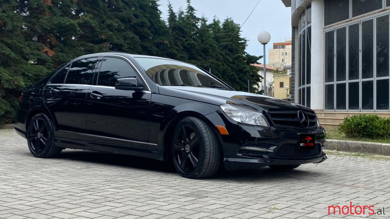 2010' Mercedes-Benz C-Class photo #2