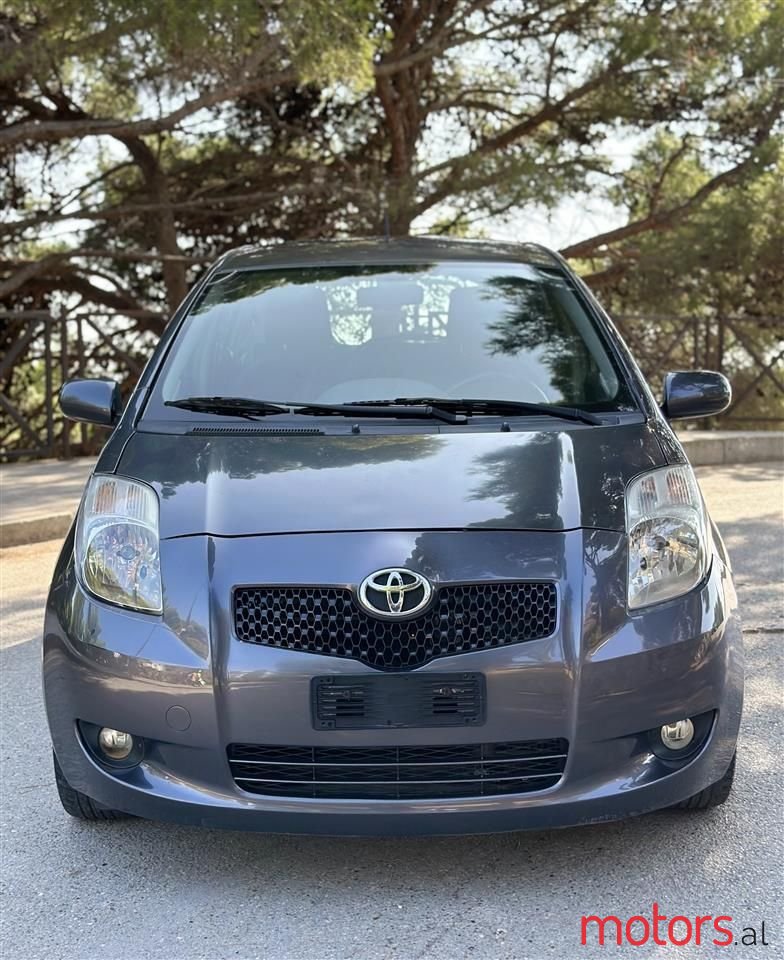 2009' Toyota Yaris photo #5