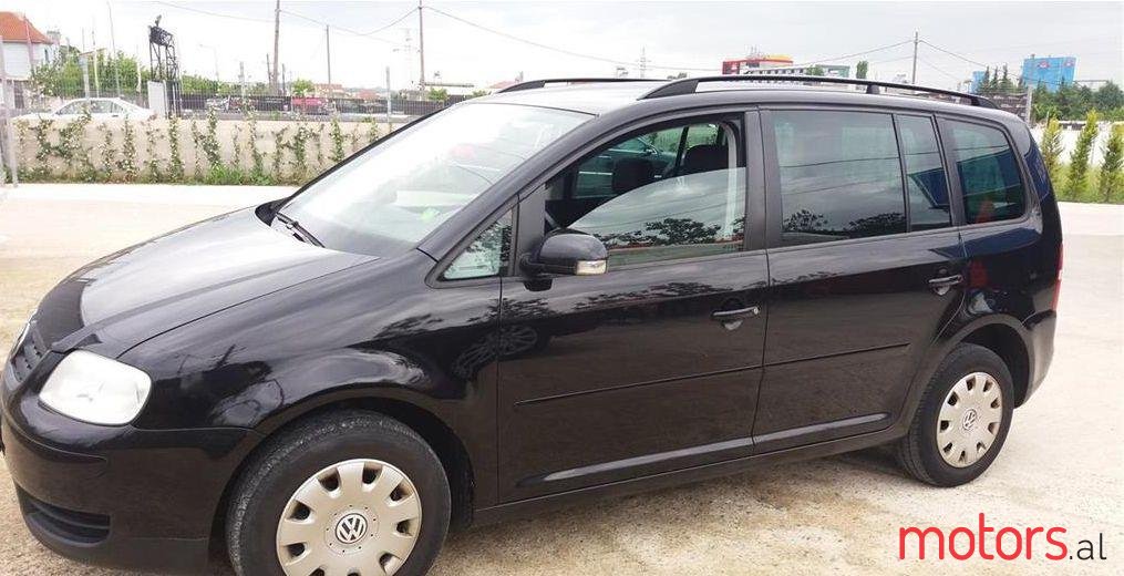 2004' Volkswagen Touran photo #1