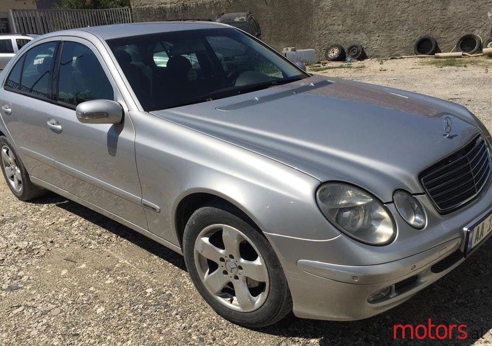 2003' Mercedes-Benz E 220 photo #1