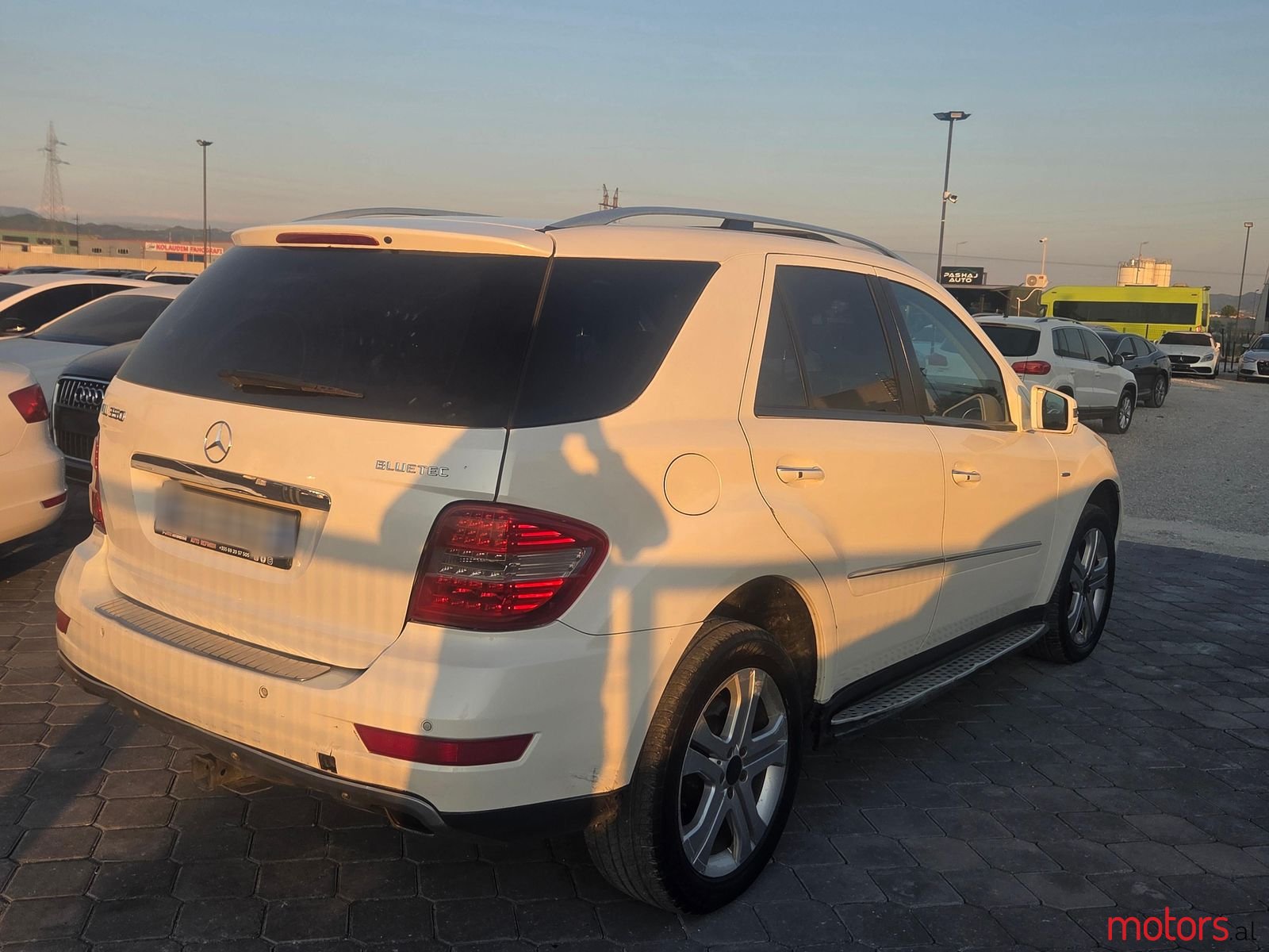 2011' Mercedes-Benz ML 350 photo #3