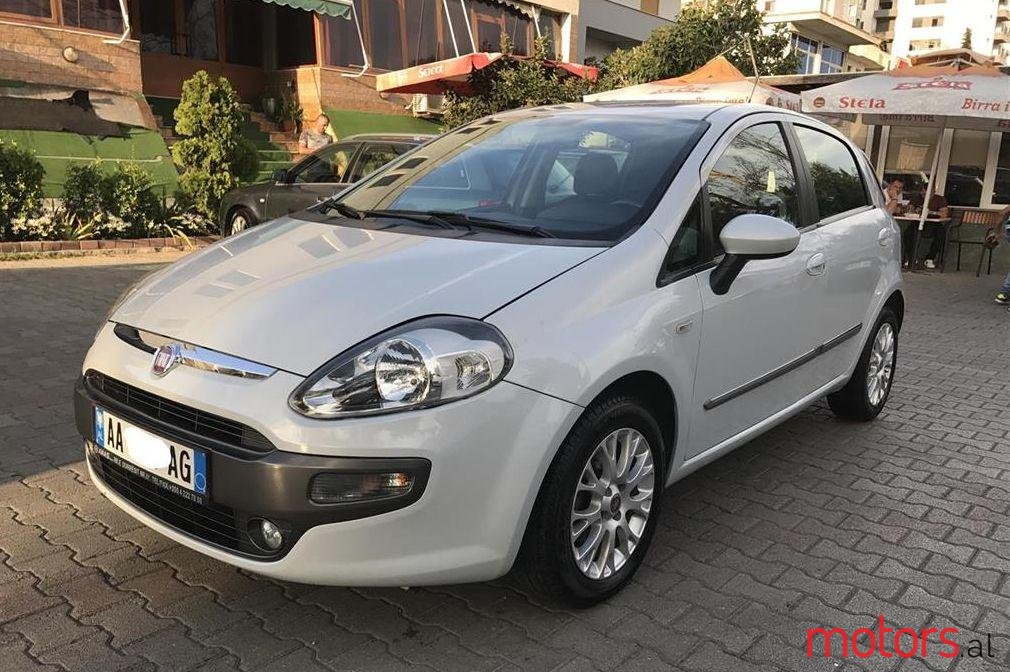 2011' Fiat Punto Evo photo #1