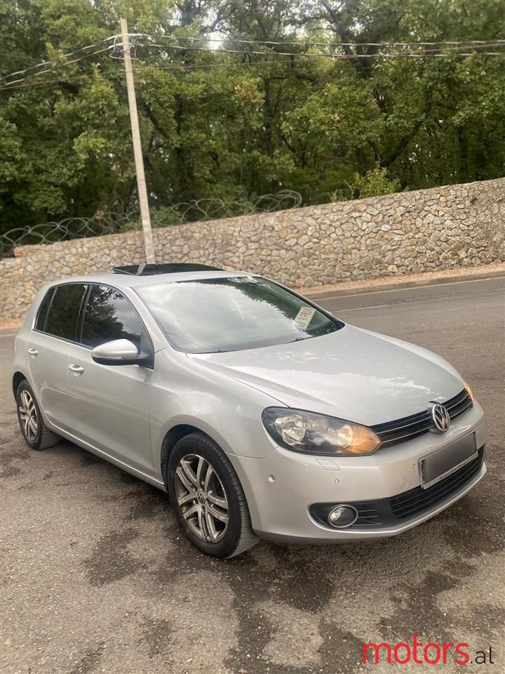 2011' Volkswagen Golf photo #1