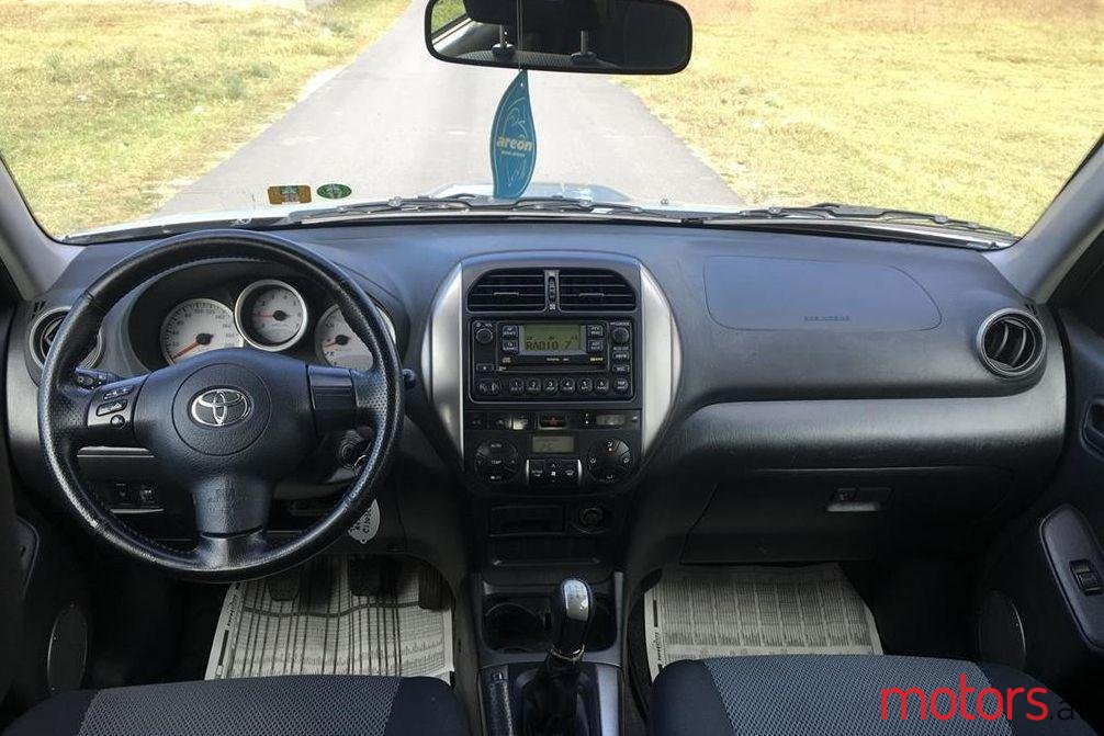 2005' Toyota RAV4 photo #3