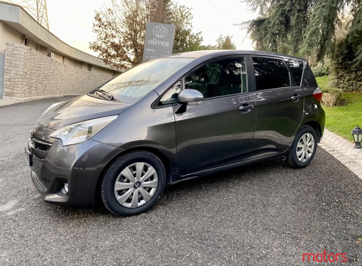 2011' Toyota Verso S photo #3