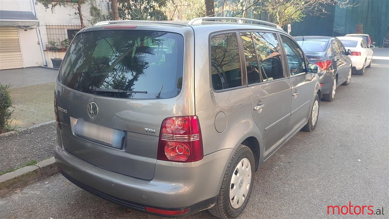 2007' Volkswagen Touran photo #2