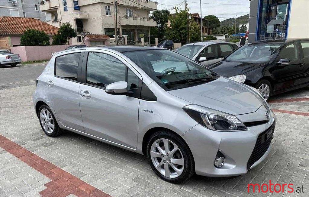 2012' Toyota Yaris photo #1