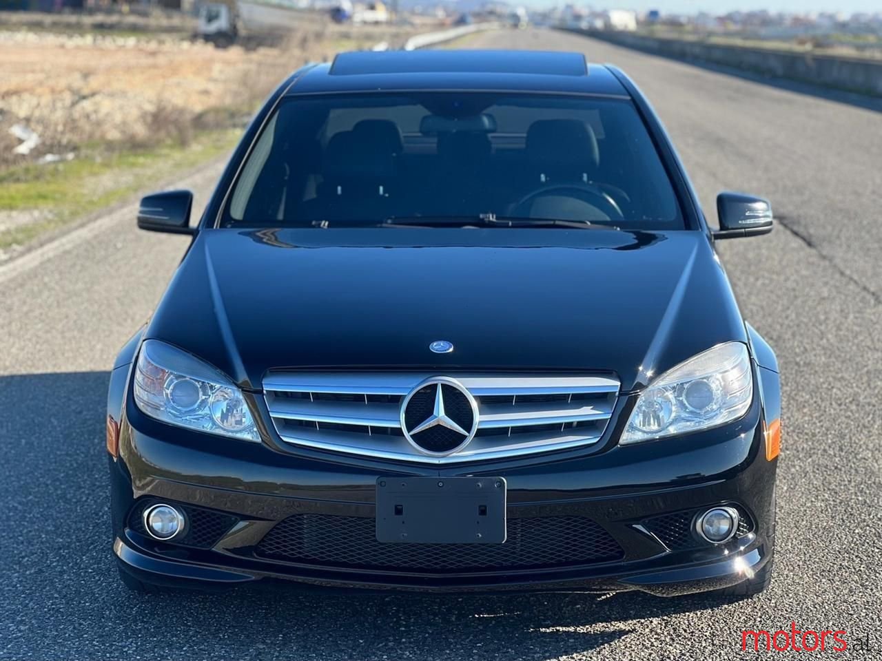 2011' Mercedes-Benz 300 photo #2