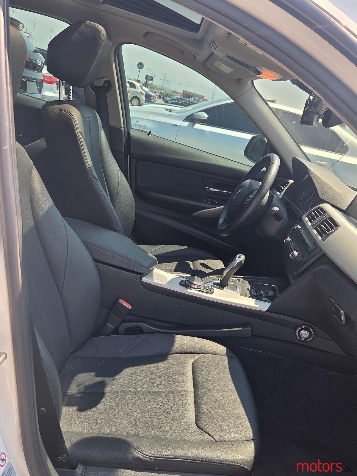 2015' BMW 320 photo #6