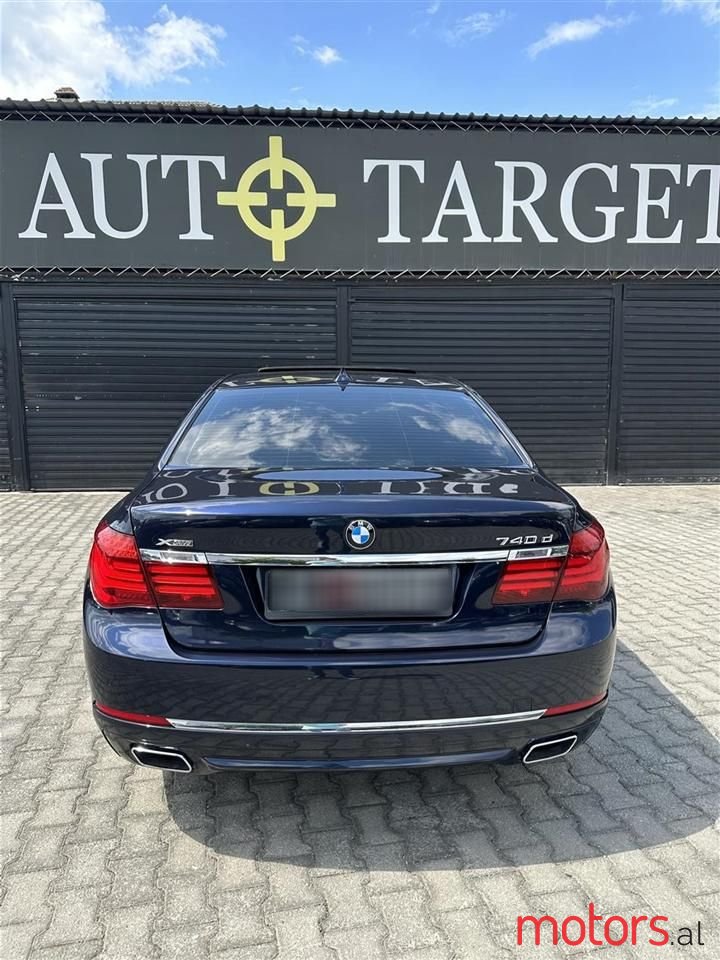 2013' BMW 740 photo #3