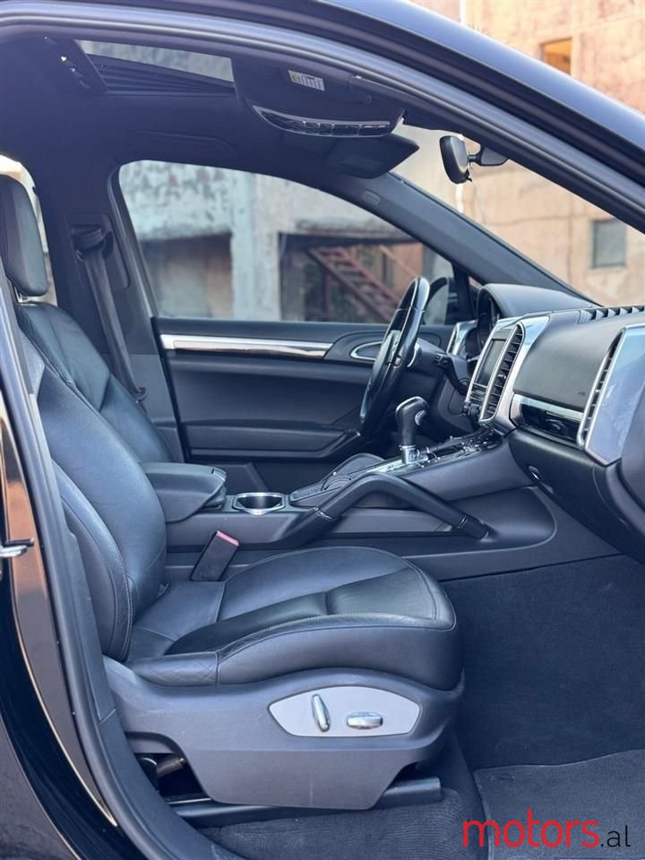 2011' Porsche Cayenne photo #6