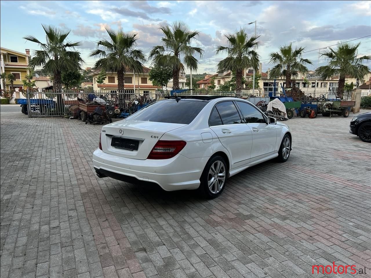 2013' Mercedes-Benz 220C photo #6