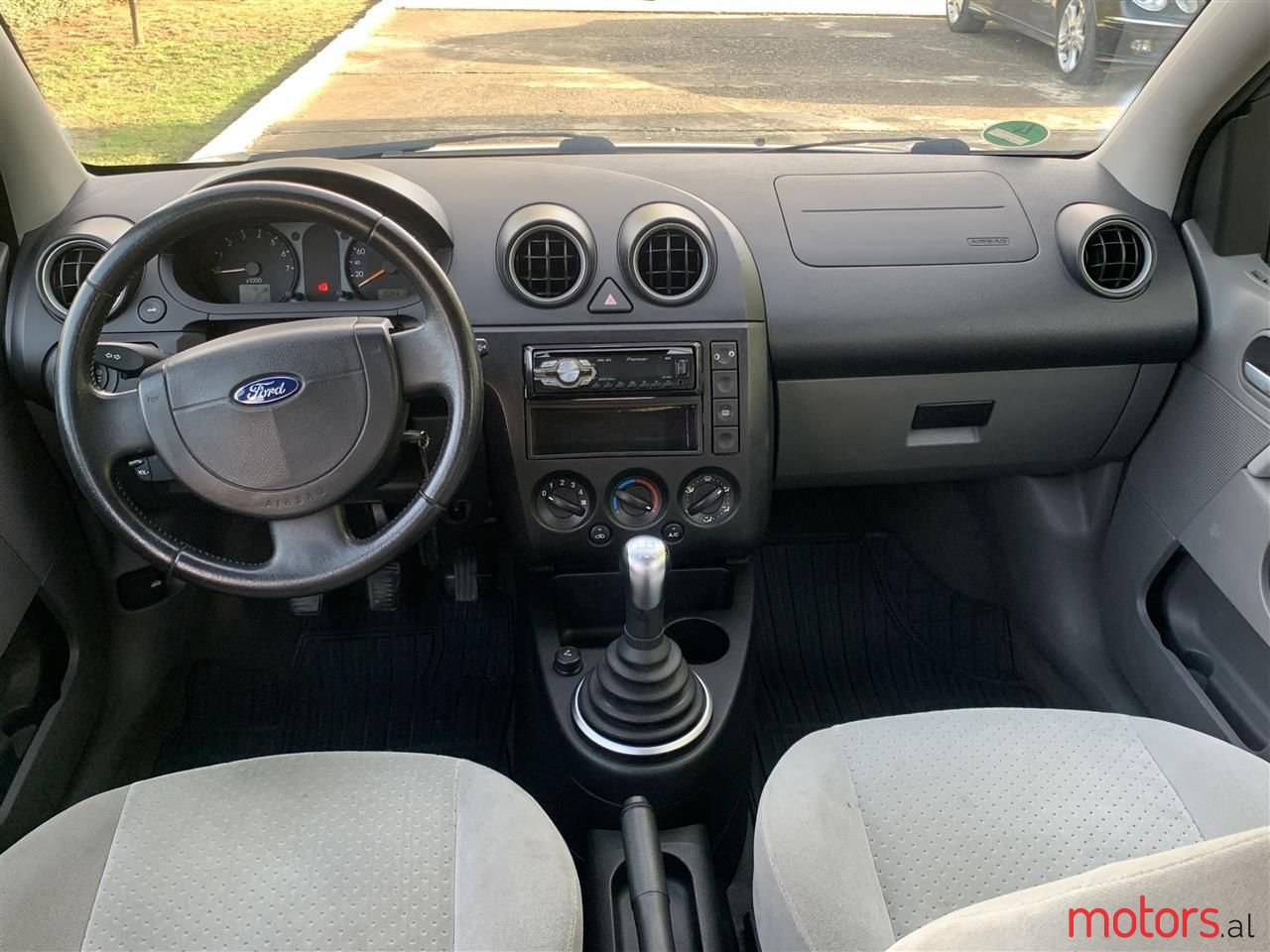 2002' Ford Fiesta photo #2