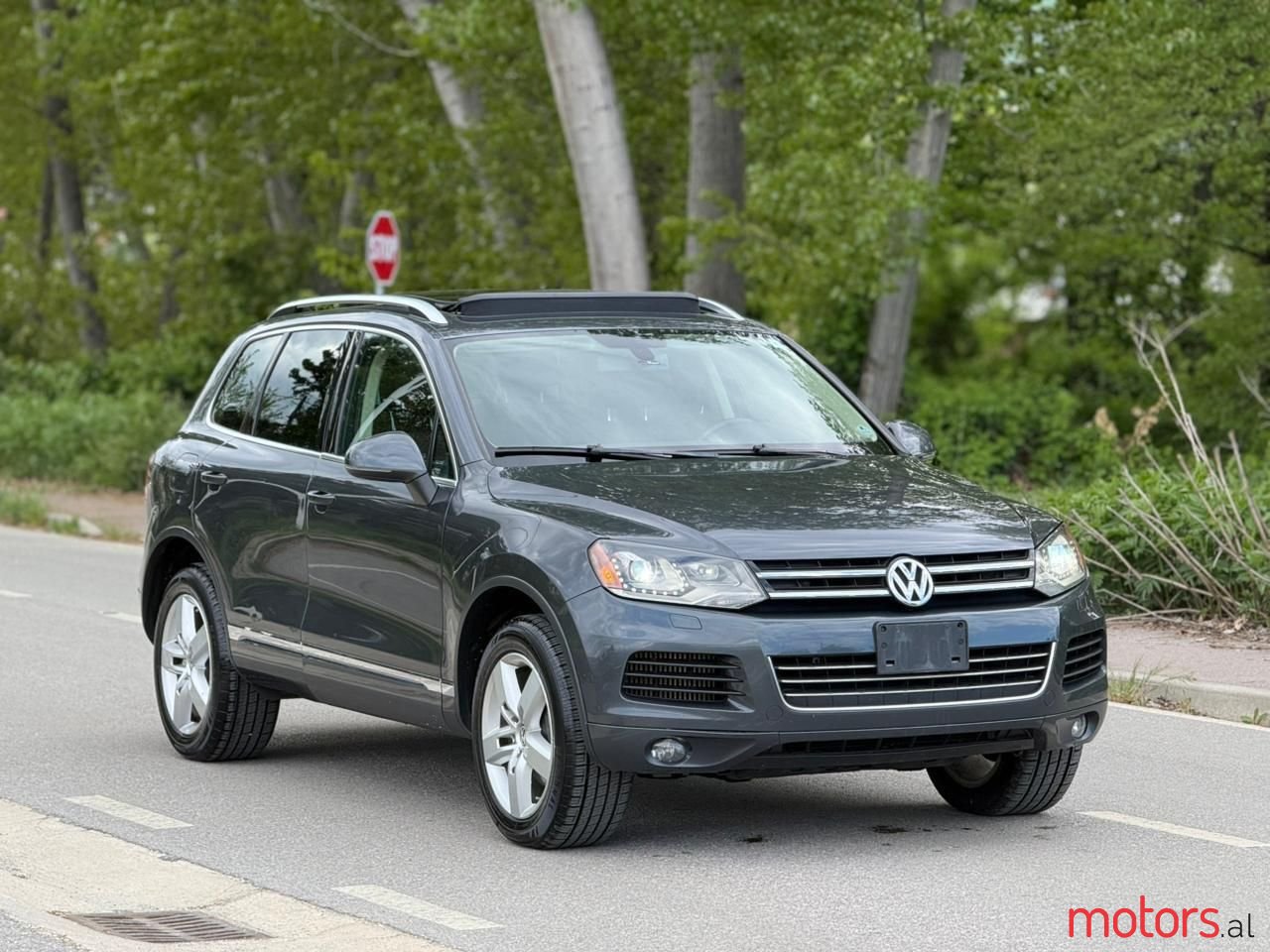 2013' Volkswagen Touareg photo #4