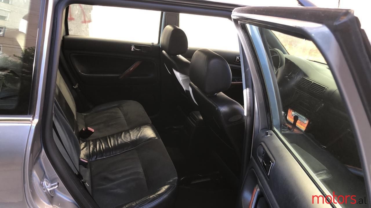 2002' Volkswagen Passat photo #6