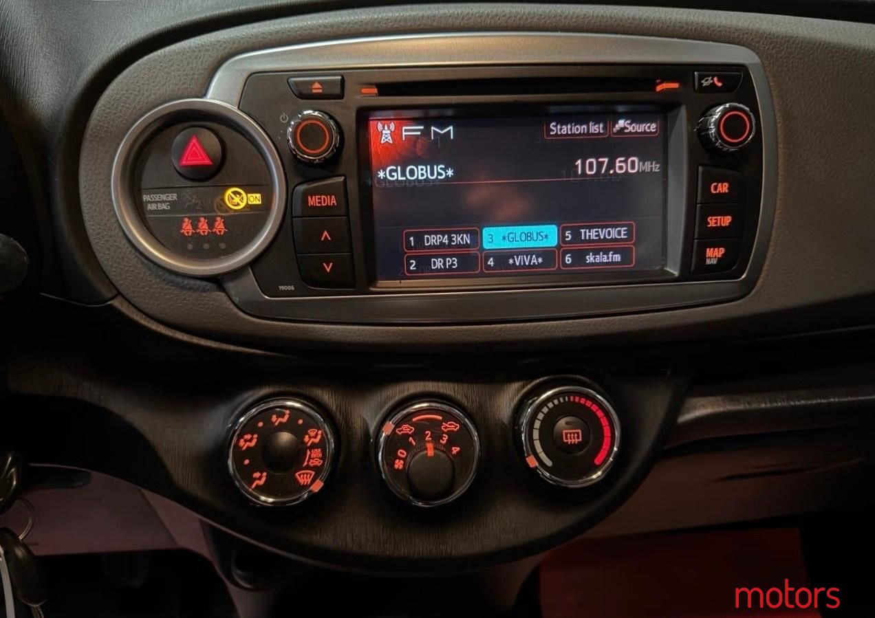 2013' Toyota Yaris photo #5