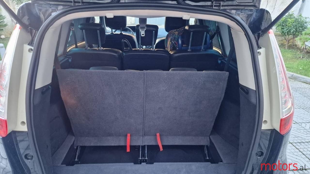 2015' Renault Scenic photo #2