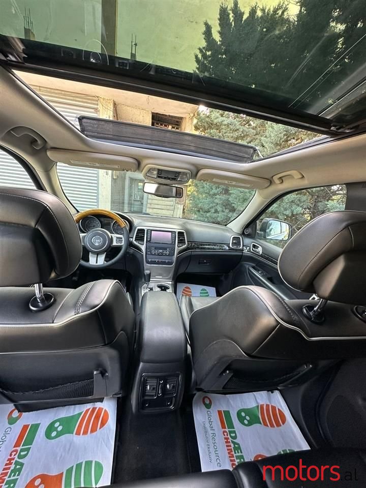 2011' Jeep Grand Cherokee photo #6