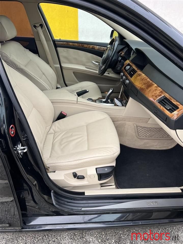 2008' BMW 523 photo #5