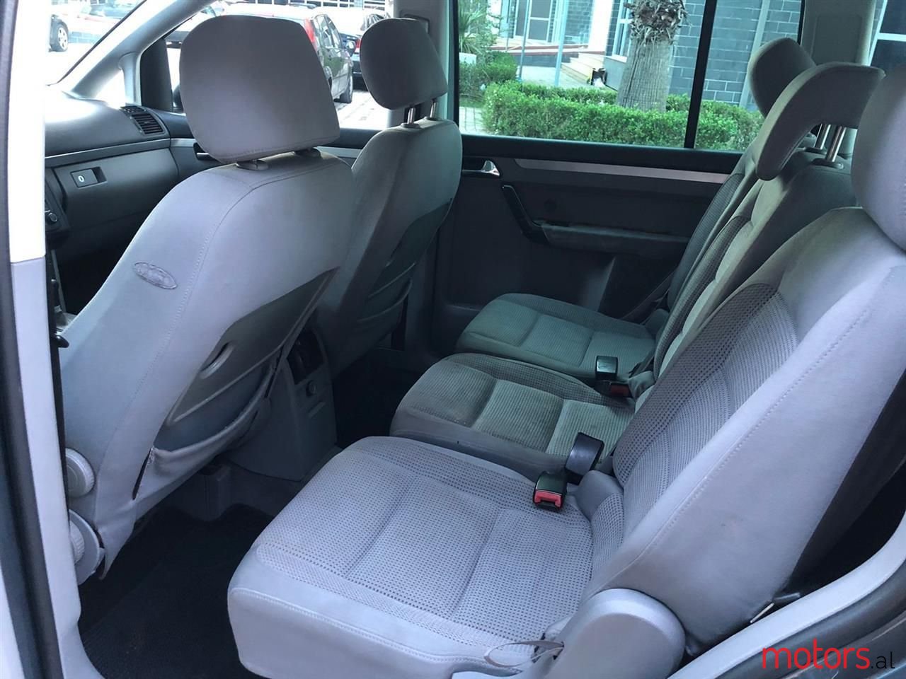 2005' Volkswagen Touran photo #3