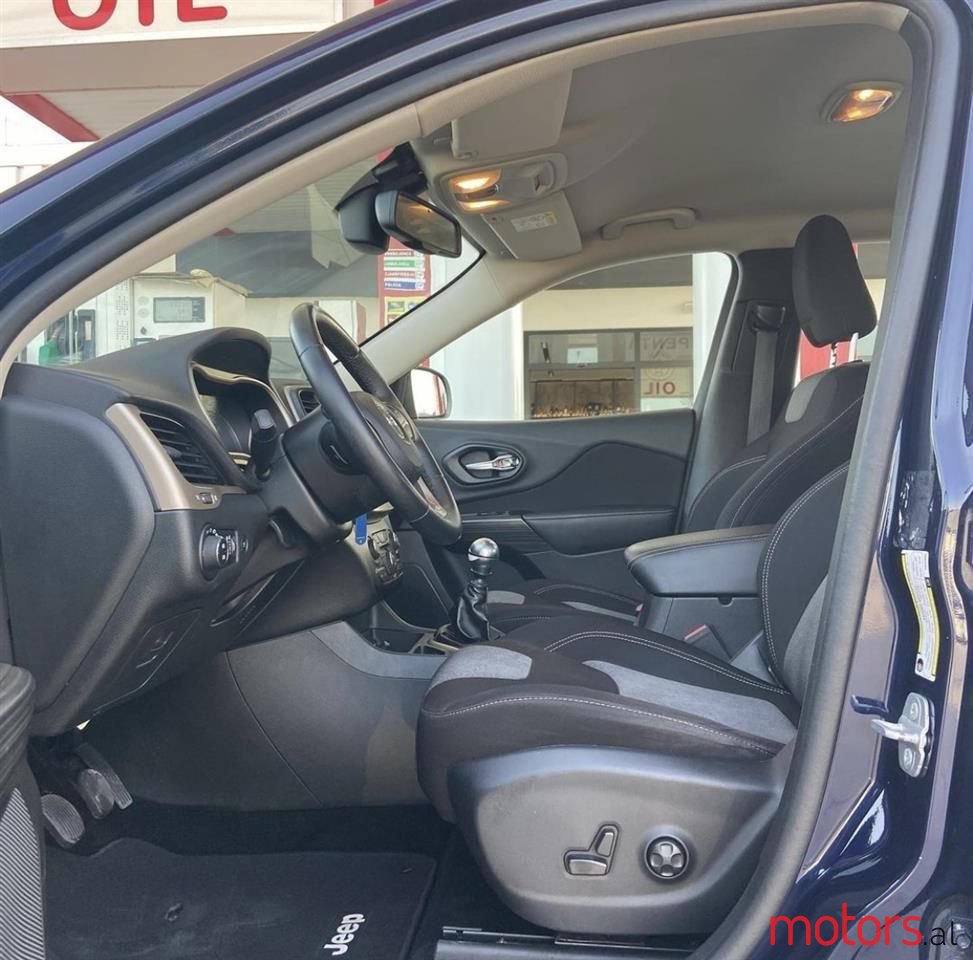 2012' Jeep Cherokee photo #5