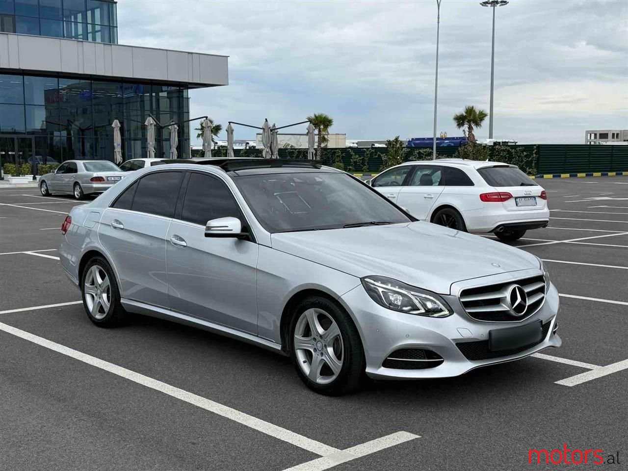 2015' Mercedes-Benz E 250 photo #2