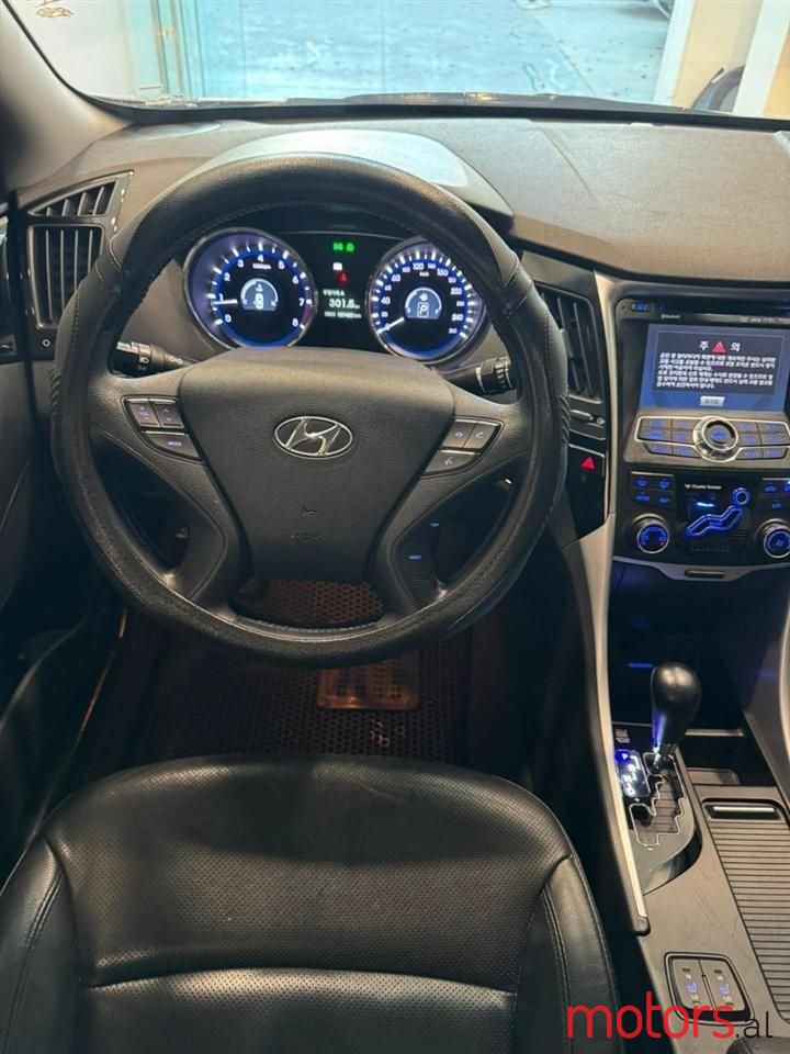 2010' Hyundai Sonata photo #3