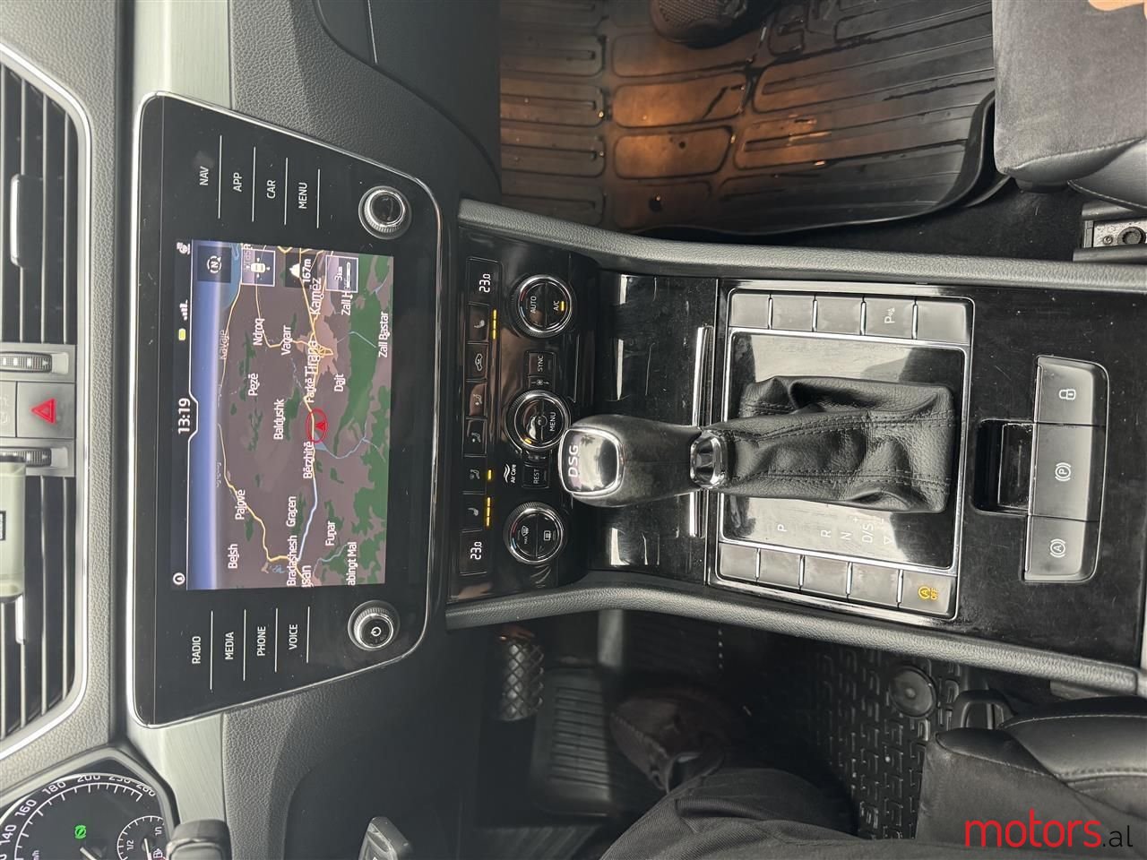 2018' Skoda Superb photo #3