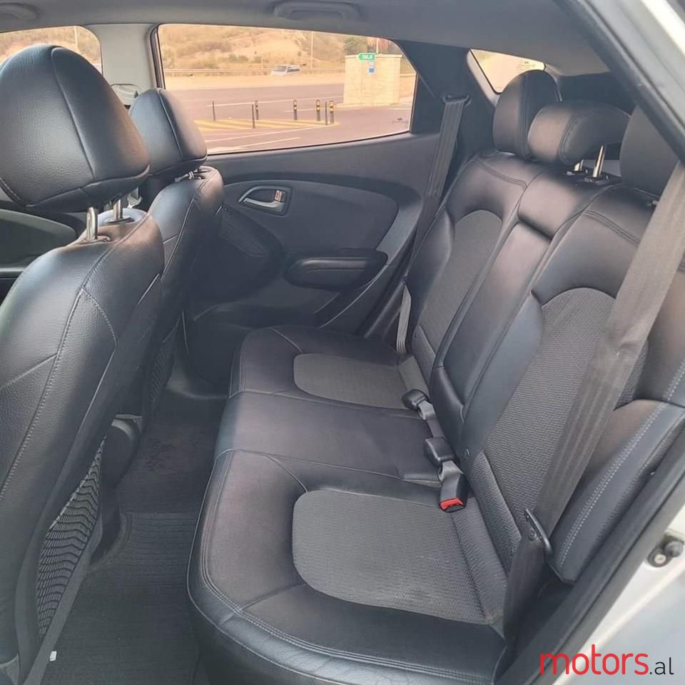 2010' Hyundai Tucson photo #6