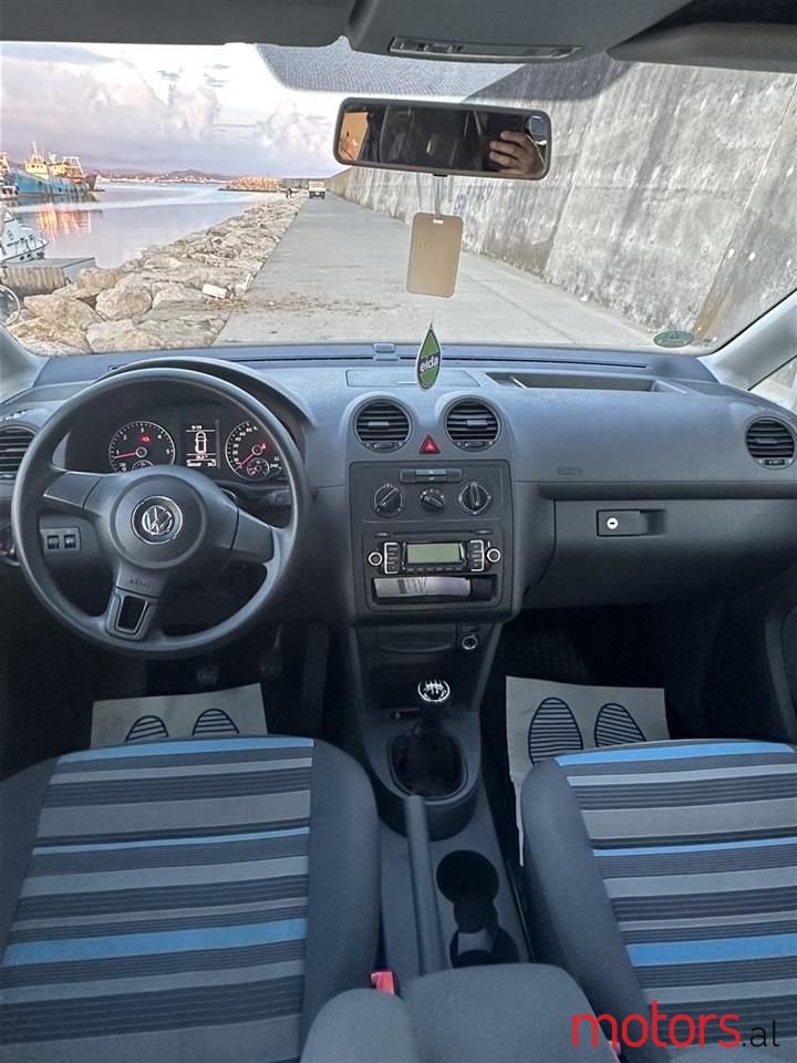 2011' Volkswagen Caddy photo #3