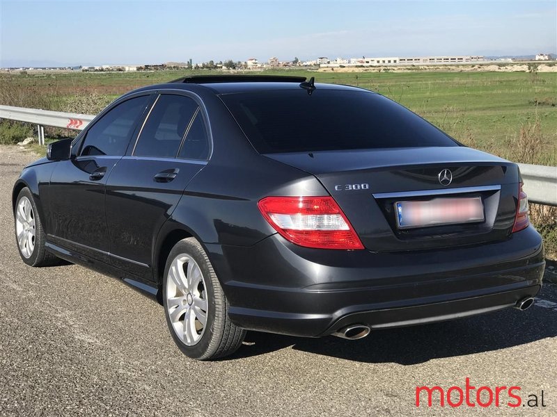 2011' Mercedes-Benz C 300 photo #3