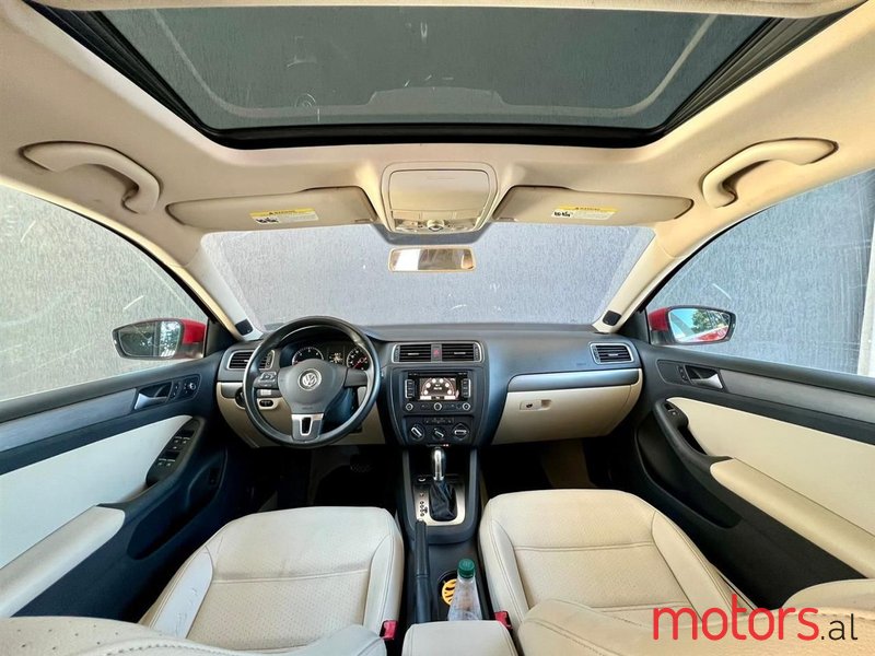 2013' Volkswagen Jetta photo #2