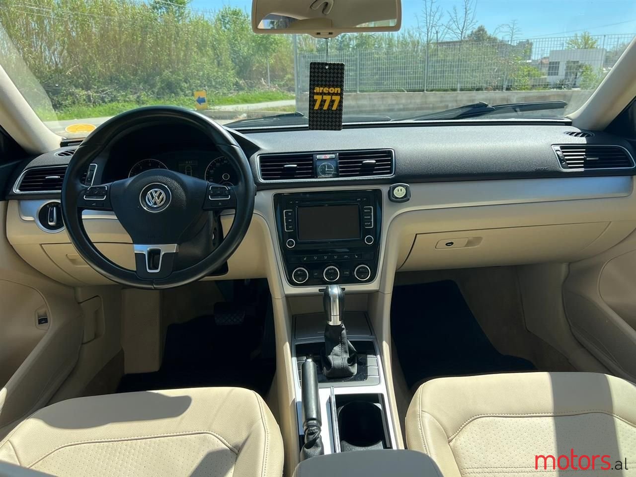 2012' Volkswagen Passat photo #6