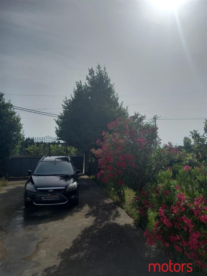 2010' Ford Focus photo #5