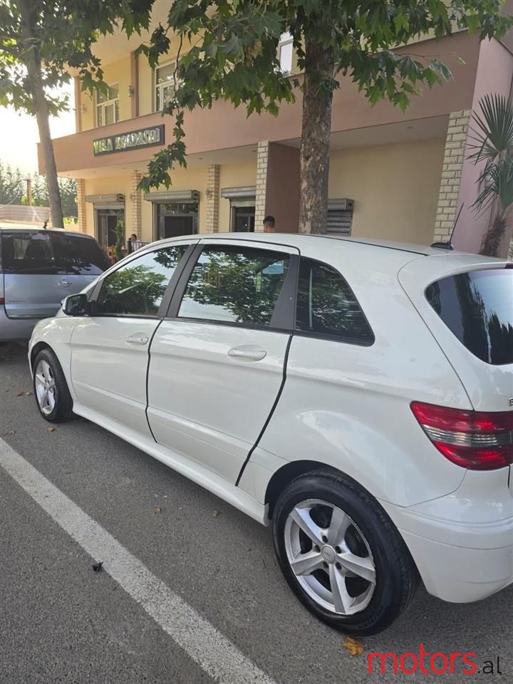2011' Mercedes-Benz B 180 photo #3