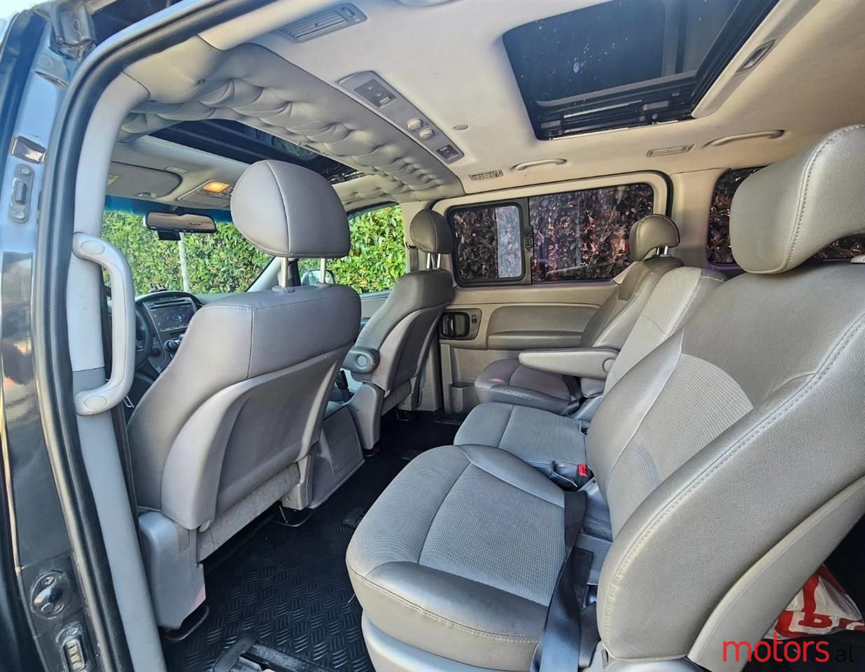 2012' Hyundai H-1 Starex photo #3